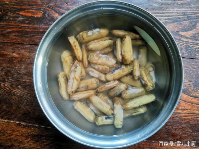 这个海鲜被称作“小人仙”，肉质肥美，用这个方法做，一盘不够吃